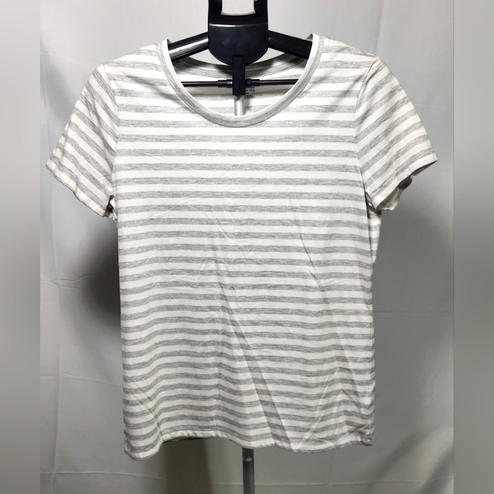 ⚡️🛍 4/$20 🛍 Mossimo Supply Co. Women's Gray and White T-Shirt-Size XL - Picture 1 of 6